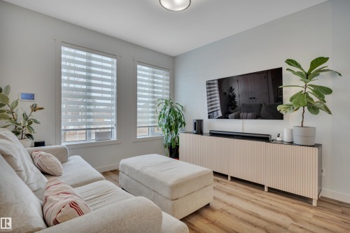 820 Secord Boulevard Nw, Edmonton, AB - Indoor Photo Showing Living Room