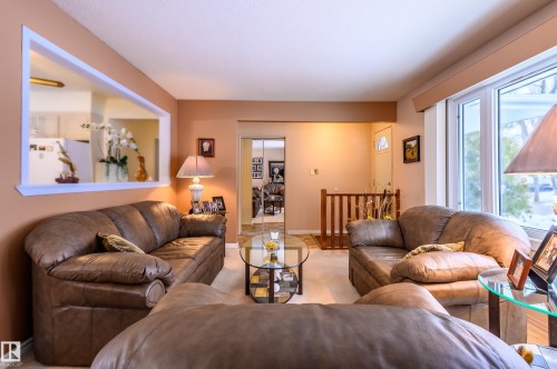 22 Forest Drive, St. Albert, AB - Indoor Photo Showing Living Room