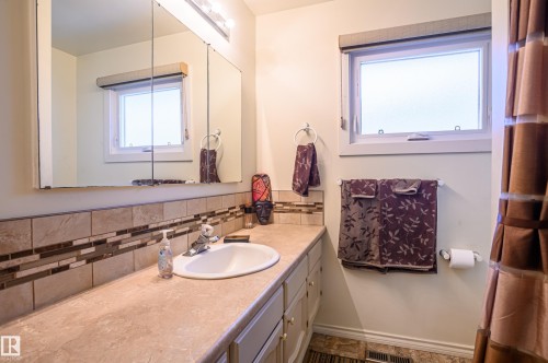 22 Forest Drive, St. Albert, AB - Indoor Photo Showing Bathroom