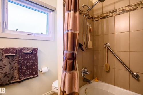 22 Forest Drive, St. Albert, AB - Indoor Photo Showing Bathroom