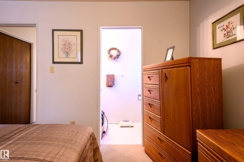 22 Forest Drive, St. Albert, AB - Indoor Photo Showing Bedroom