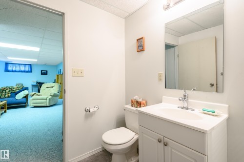 22 Forest Drive, St. Albert, AB - Indoor Photo Showing Bathroom