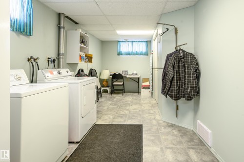 22 Forest Drive, St. Albert, AB - Indoor Photo Showing Laundry Room