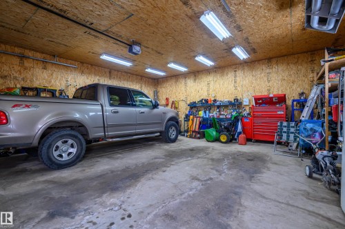 22 Forest Drive, St. Albert, AB - Indoor Photo Showing Garage