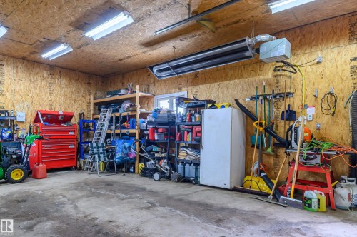 22 Forest Drive, St. Albert, AB - Indoor Photo Showing Garage