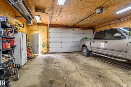 22 Forest Drive, St. Albert, AB - Indoor Photo Showing Garage