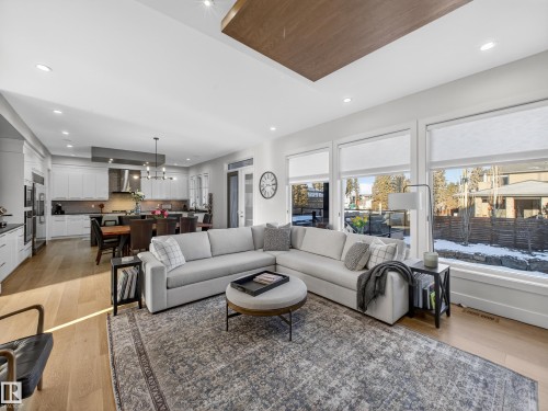 1121 Wahl Place, Edmonton, AB - Indoor Photo Showing Living Room