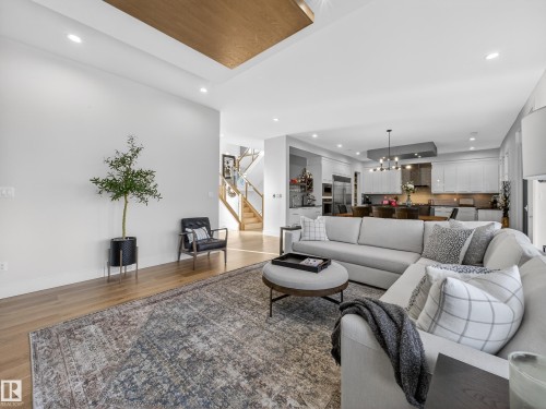 1121 Wahl Place, Edmonton, AB - Indoor Photo Showing Living Room
