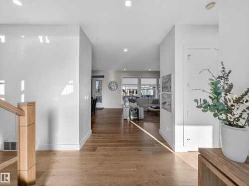 1121 Wahl Place, Edmonton, AB - Indoor Photo Showing Other Room