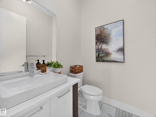1121 Wahl Place, Edmonton, AB - Indoor Photo Showing Bathroom