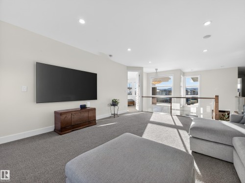 1121 Wahl Place, Edmonton, AB - Indoor Photo Showing Living Room