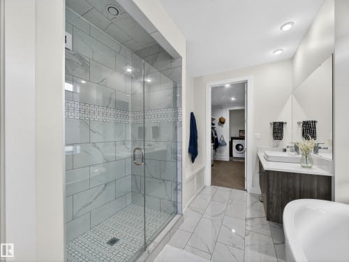 1121 Wahl Place, Edmonton, AB - Indoor Photo Showing Bathroom