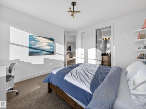 1121 Wahl Place, Edmonton, AB - Indoor Photo Showing Bedroom
