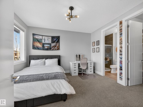 1121 Wahl Place, Edmonton, AB - Indoor Photo Showing Bedroom