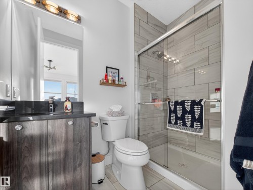 1121 Wahl Place, Edmonton, AB - Indoor Photo Showing Bathroom