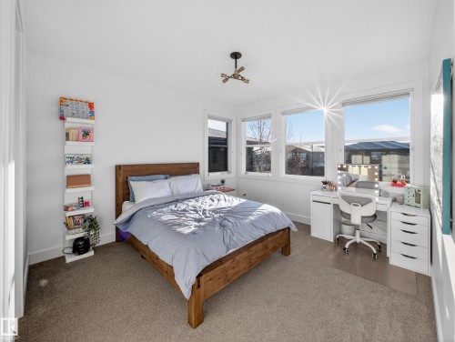 1121 Wahl Place, Edmonton, AB - Indoor Photo Showing Bedroom