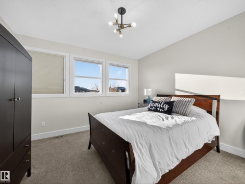 1121 Wahl Place, Edmonton, AB - Indoor Photo Showing Bedroom