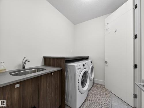 1121 Wahl Place, Edmonton, AB - Indoor Photo Showing Laundry Room