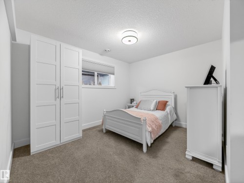 1121 Wahl Place, Edmonton, AB - Indoor Photo Showing Bedroom