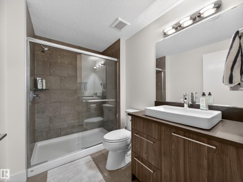 1121 Wahl Place, Edmonton, AB - Indoor Photo Showing Bathroom