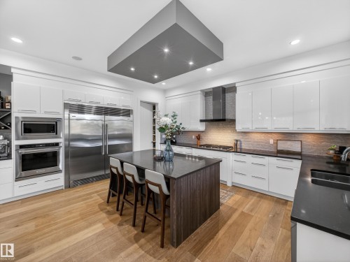 1121 Wahl Place, Edmonton, AB - Indoor Photo Showing Kitchen With Upgraded Kitchen