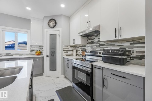 6512 175 Avenue, Edmonton, AB - Indoor Photo Showing Kitchen With Double Sink With Upgraded Kitchen