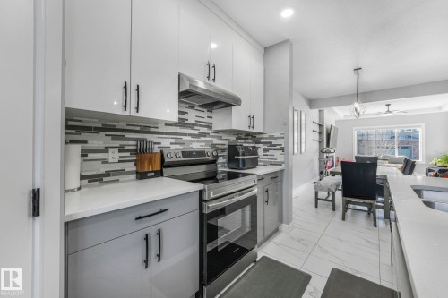 6512 175 Avenue, Edmonton, AB - Indoor Photo Showing Kitchen With Upgraded Kitchen