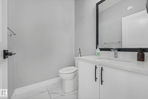 6512 175 Avenue, Edmonton, AB - Indoor Photo Showing Bathroom