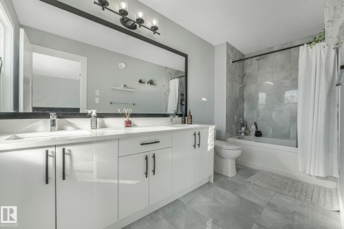 6512 175 Avenue, Edmonton, AB - Indoor Photo Showing Bathroom