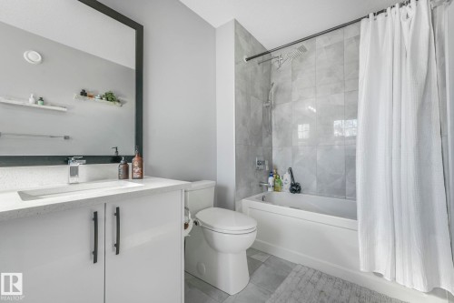 6512 175 Avenue, Edmonton, AB - Indoor Photo Showing Bathroom