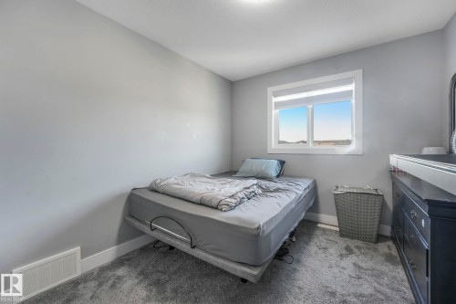 6512 175 Avenue, Edmonton, AB - Indoor Photo Showing Bedroom