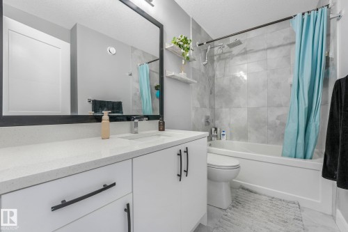 6512 175 Avenue, Edmonton, AB - Indoor Photo Showing Bathroom