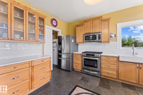 53341 Hwy 21, Rural Strathcona County, AB - Indoor Photo Showing Kitchen