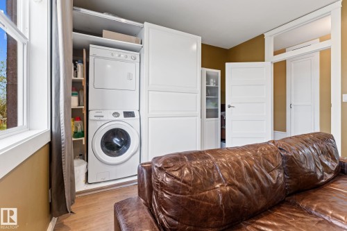 53341 Hwy 21, Rural Strathcona County, AB - Indoor Photo Showing Laundry Room
