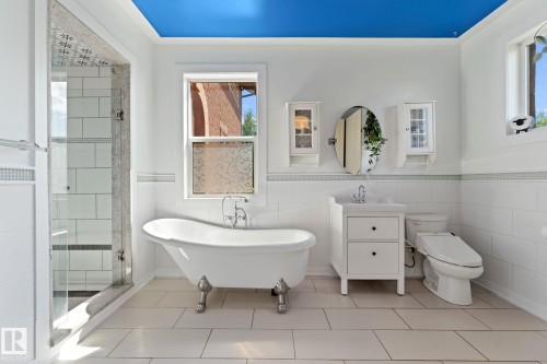 53341 Hwy 21, Rural Strathcona County, AB - Indoor Photo Showing Bathroom