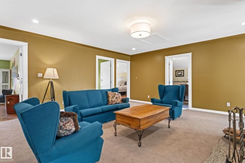 53341 Hwy 21, Rural Strathcona County, AB - Indoor Photo Showing Living Room