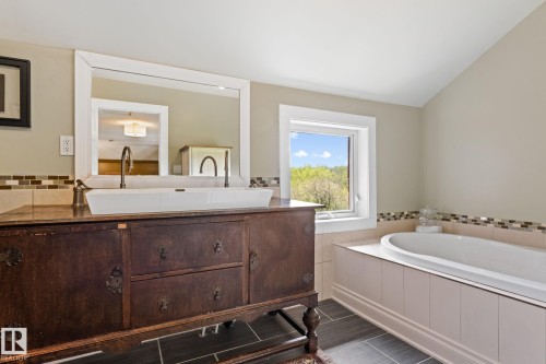 53341 Hwy 21, Rural Strathcona County, AB - Indoor Photo Showing Bathroom