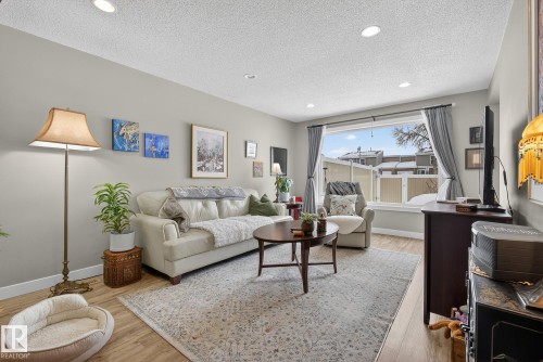 79 Grandview Ridge, St. Albert, AB - Indoor Photo Showing Living Room