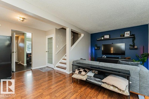 14678 54 Street, Edmonton, AB - Indoor Photo Showing Living Room
