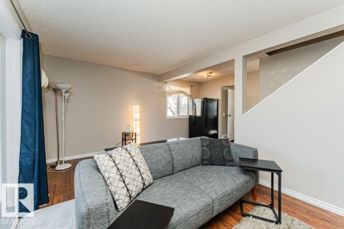 14678 54 Street, Edmonton, AB - Indoor Photo Showing Living Room