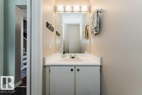 14678 54 Street, Edmonton, AB - Indoor Photo Showing Bathroom