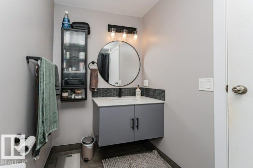 14678 54 Street, Edmonton, AB - Indoor Photo Showing Bathroom