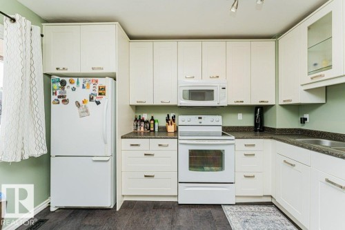 14678 54 Street, Edmonton, AB - Indoor Photo Showing Kitchen