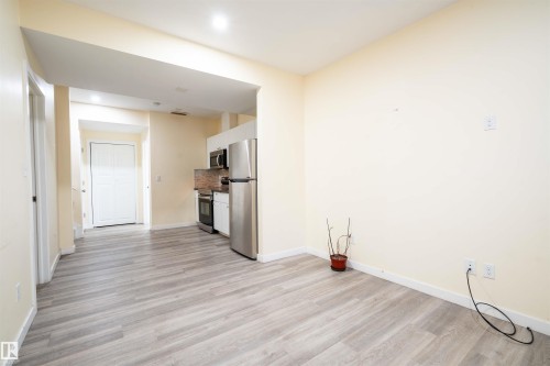 2021 15 Avenue, Edmonton, AB - Indoor