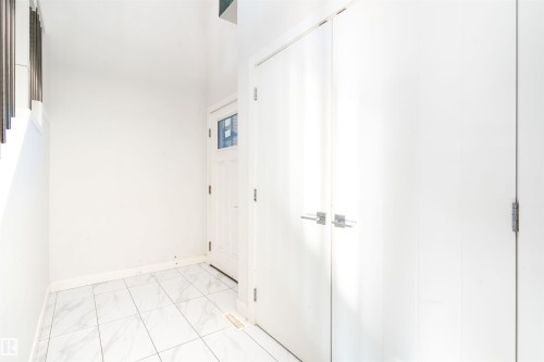 2021 15 Avenue, Edmonton, AB - Indoor Photo Showing Other Room
