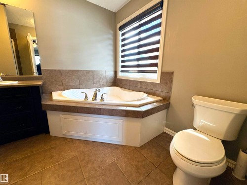 21340 51 Avenue, Edmonton, AB - Indoor Photo Showing Bathroom