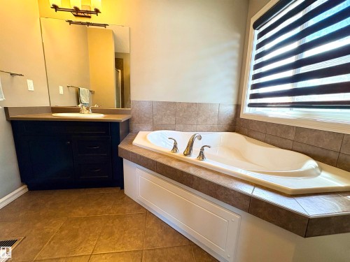 21340 51 Avenue, Edmonton, AB - Indoor Photo Showing Bathroom