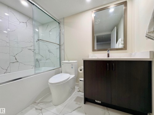 21340 51 Avenue, Edmonton, AB - Indoor Photo Showing Bathroom