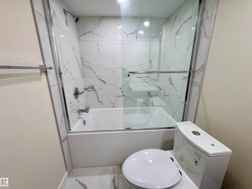 21340 51 Avenue, Edmonton, AB - Indoor Photo Showing Bathroom