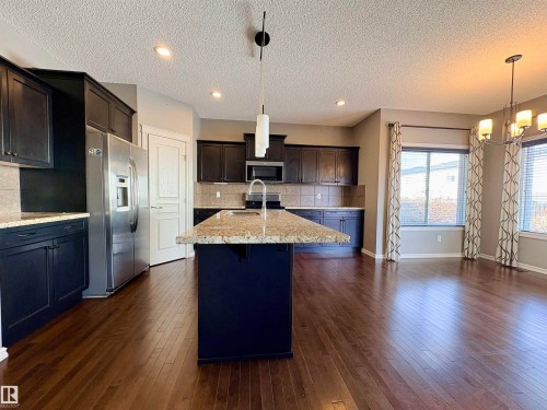 21340 51 Avenue, Edmonton, AB - Indoor Photo Showing Kitchen With Upgraded Kitchen